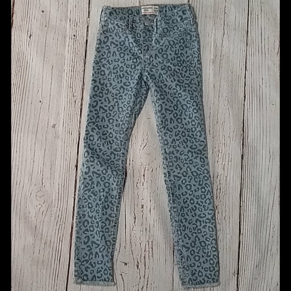 NWOT Abercrombie 9/10 Slim Animal Print Jeans